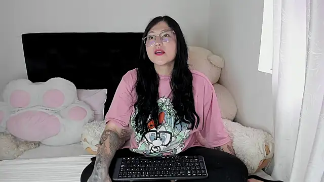 Snapshot of Naomi-Misaki chatting on December 2024 09:27:01 PM Naomi-Misaki online show from December 2024 09:27:01 PM