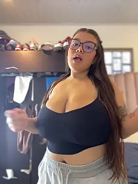 Snapshot of Michellesexxy chatting on October 2025 09:21:01 PM Michellesexxy online show from October 2025 09:21:01 PM