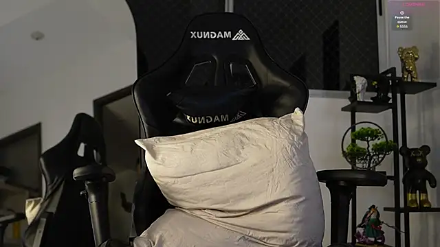 Snapshot of Max_cortes1 chatting on October 2025 11:55:01 PM Max cortes1 online show from October 2025 11:55:01 PM