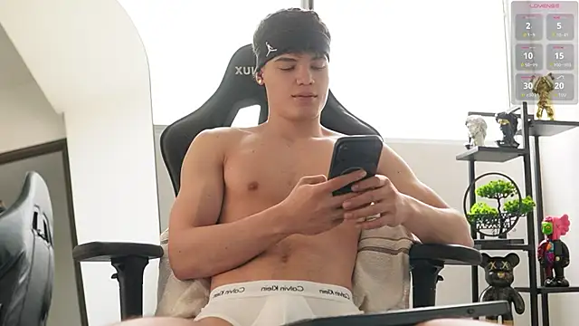 Snapshot of Max_cortes1 chatting on October 2025 04:07:02 PM Max cortes1 online show from October 2025 04:07:02 PM