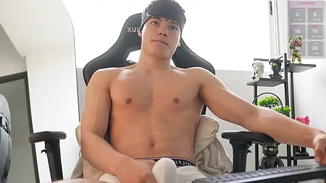 Snapshot of Max_cortes1 chatting on October 2025 03:45:02 PM Max cortes1 online show from October 2025 03:45:02 PM