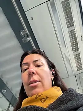 Snapshot of eveangelll chatting on October 2025 06:47:01 AM eveangelll online show from October 2025 06:47:01 AM