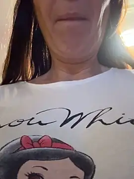 Snapshot of eveangelll chatting on November 2025 04:35:01 AM eveangelll online show from November 2025 04:35:01 AM