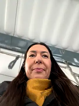 Snapshot of eveangelll chatting on November 2025 08:31:01 AM eveangelll online show from November 2025 08:31:01 AM