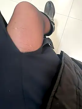 Snapshot of eveangelll chatting on November 2025 07:58:01 AM eveangelll online show from November 2025 07:58:01 AM