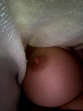 Snapshot of eveangelll chatting on November 2025 05:07:02 AM eveangelll online show from November 2025 05:07:02 AM