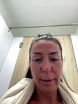 Snapshot of eveangelll chatting on December 2025 10:32:01 AM eveangelll online show from December 2025 10:32:01 AM