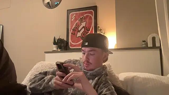 Snapshot of younghungginger chatting on December 2024 01:25:01 AM younghungginger online show from December 2024 01:25:01 AM