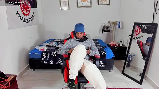 AlejoKhalifa  online show from November 2025 10:15:01 AM