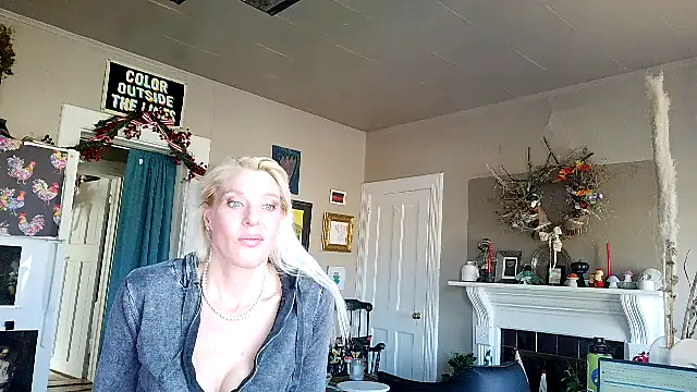 Glamazonx online show from December 2025 04:22:01 PM