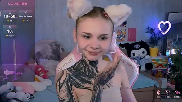 Britney Lynch online show from September 2025 08:19:01 PM