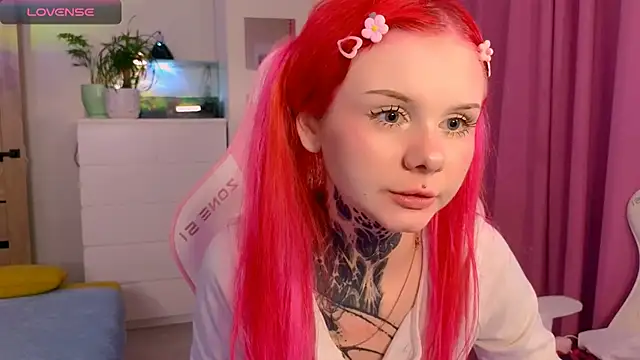 Britney Lynch online show from November 2025 06:28:01 PM