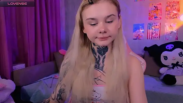 Snapshot of Britney_Lynch chatting on March 2026 08:39:01 PM Britney Lynch online show from March 2026 08:39:01 PM