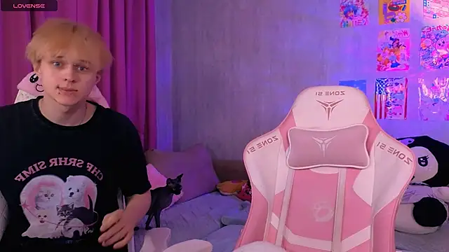 Snapshot of Britney_Lynch chatting on March 2026 07:40:02 PM Britney Lynch online show from March 2026 07:40:02 PM