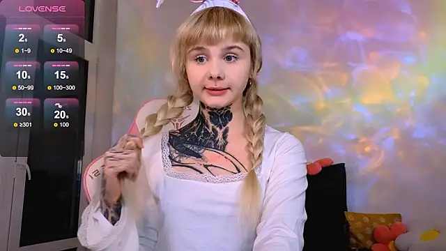 Snapshot of Britney_Lynch chatting on March 2026 07:08:01 PM Britney Lynch online show from March 2026 07:08:01 PM