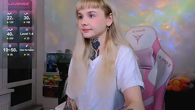 Snapshot of Britney_Lynch chatting on March 2026 07:02:02 PM Britney Lynch online show from March 2026 07:02:02 PM