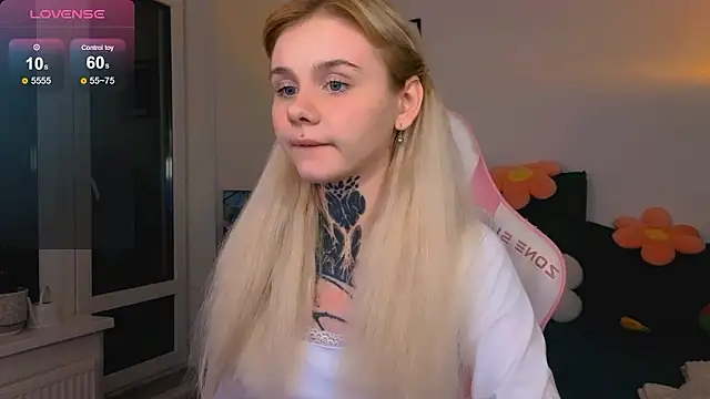 Snapshot of Britney_Lynch chatting on March 2026 07:03:01 PM Britney Lynch online show from March 2026 07:03:01 PM