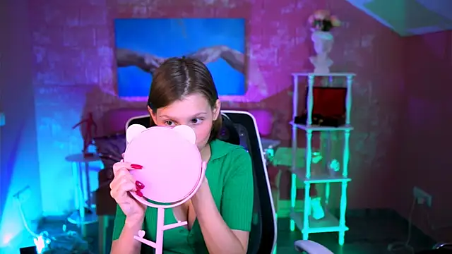 EllaHorton online show from June 2026 02:04:01 PM