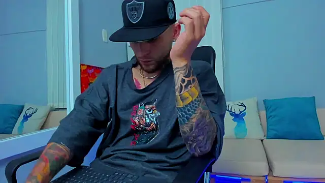 Snapshot of Drako_Lamar chatting on December 2024 03:33:02 PM Drako Lamar online show from December 2024 03:33:02 PM
