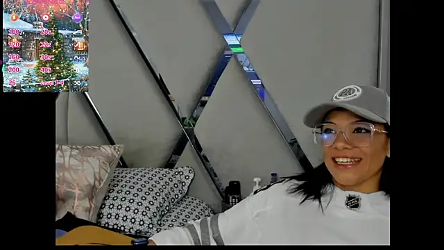 Snapshot of paula_daniela1 chatting on December 2024 10:15:02 PM paula daniela1 online show from December 2024 10:15:02 PM