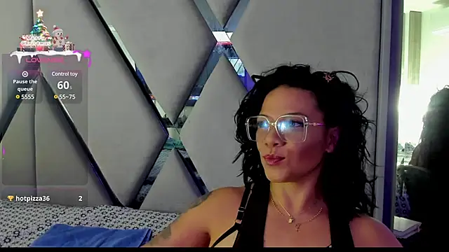 Snapshot of paula_daniela1 chatting on December 2024 10:20:01 PM paula daniela1 online show from December 2024 10:20:01 PM