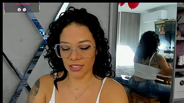 Snapshot of paula_daniela1 chatting on February 2025 09:31:01 PM paula daniela1 online show from February 2025 09:31:01 PM