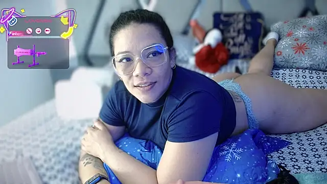 Snapshot of paula_daniela1 chatting on October 2025 10:21:02 PM paula daniela1 online show from October 2025 10:21:02 PM