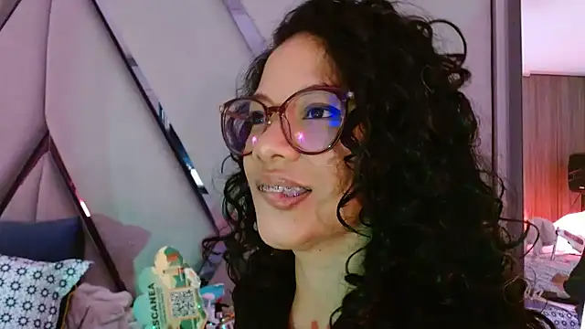 Snapshot of paula_daniela1 chatting on June 2026 08:01:01 PM paula daniela1 online show from June 2026 08:01:01 PM