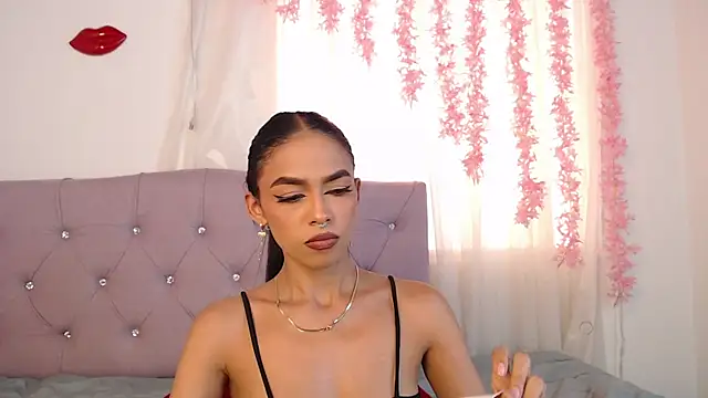 Snapshot of Alleanys_Cristal chatting on February 2025 08:38:02 PM Alleanys Cristal online show from February 2025 08:38:02 PM