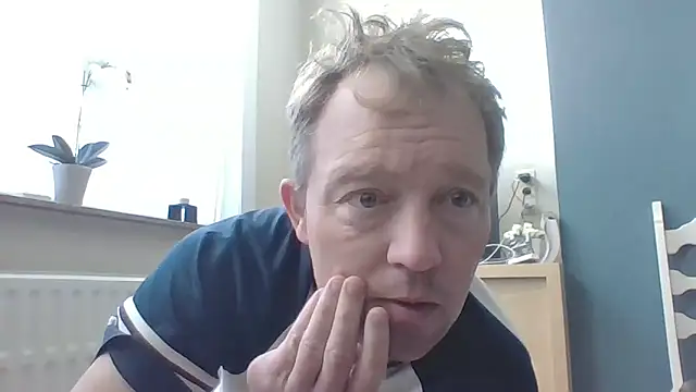 Snapshot of bertolini chatting on March 2026 07:58:02 AM bertolini online show from March 2026 07:58:02 AM