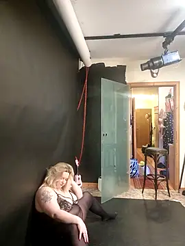 Snapshot of Curvy_Lucy chatting on January 2025 02:13:02 PM Curvy Lucy online show from January 2025 02:13:02 PM