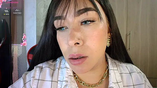 leahtemptation3 online show from May 2026 11:01:04 PM