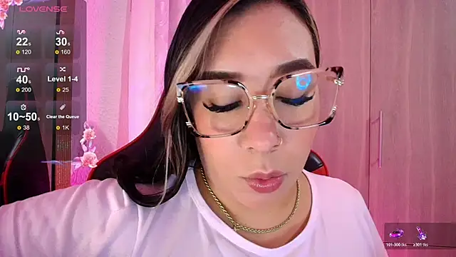 Snapshot of leahtemptation3 chatting on June 2026 08:59:02 AM leahtemptation3 online show from June 2026 08:59:02 AM