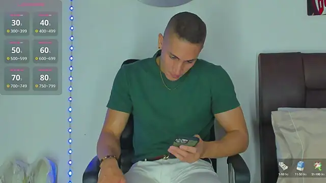 Snapshot of MikeRoss7777 chatting on December 2024 03:02:02 AM MikeRoss7777 online show from December 2024 03:02:02 AM