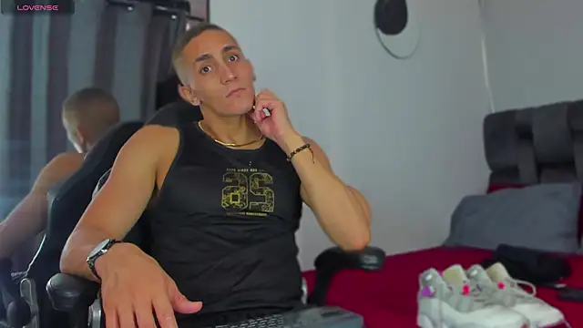 Snapshot of MikeRoss7777 chatting on December 2024 02:25:02 PM MikeRoss7777 online show from December 2024 02:25:02 PM