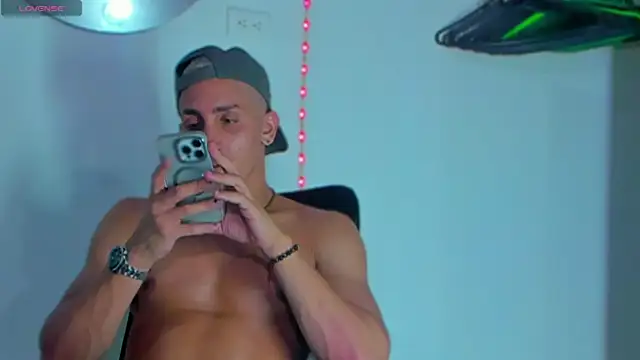 Snapshot of MikeRoss7777 chatting on January 2025 06:56:01 AM MikeRoss7777 online show from January 2025 06:56:01 AM