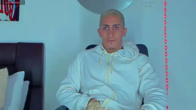 Snapshot of MikeRoss7777 chatting on January 2025 10:37:01 PM MikeRoss7777 online show from January 2025 10:37:01 PM