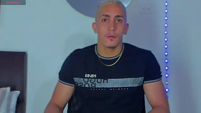 Snapshot of MikeRoss7777 chatting on January 2025 01:09:02 AM MikeRoss7777 online show from January 2025 01:09:02 AM