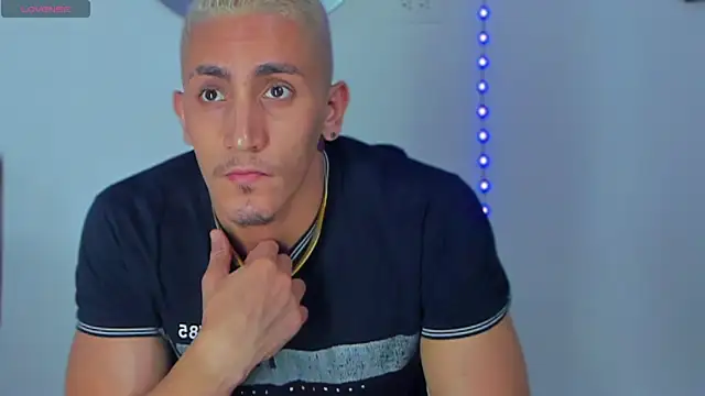 Snapshot of MikeRoss7777 chatting on January 2025 10:02:01 PM MikeRoss7777 online show from January 2025 10:02:01 PM