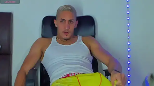 Snapshot of MikeRoss7777 chatting on February 2025 06:56:02 AM MikeRoss7777 online show from February 2025 06:56:02 AM