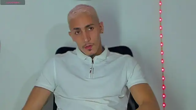 Snapshot of MikeRoss7777 chatting on February 2025 02:53:02 AM MikeRoss7777 online show from February 2025 02:53:02 AM