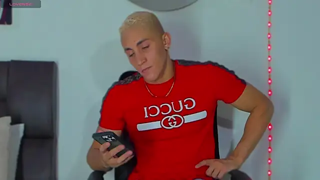 Snapshot of MikeRoss7777 chatting on February 2025 12:08:02 AM MikeRoss7777 online show from February 2025 12:08:02 AM