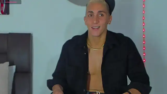 Snapshot of MikeRoss7777 chatting on February 2025 03:13:02 AM MikeRoss7777 online show from February 2025 03:13:02 AM