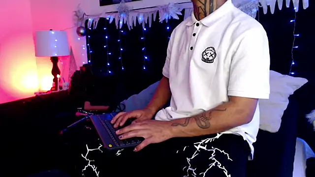 JuanCamiilo 66 online show from November 2025 02:47:02 AM