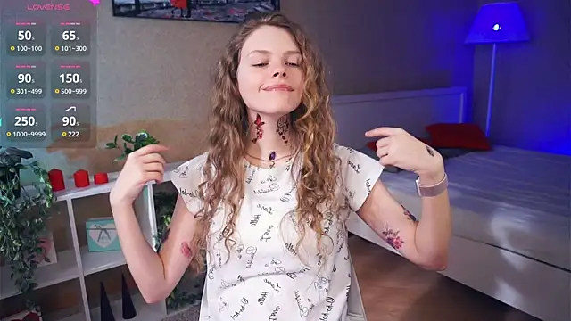 Snapshot of RayaNenlia chatting on March 2025 08:18:02 AM RayaNenlia online show from March 2025 08:18:02 AM