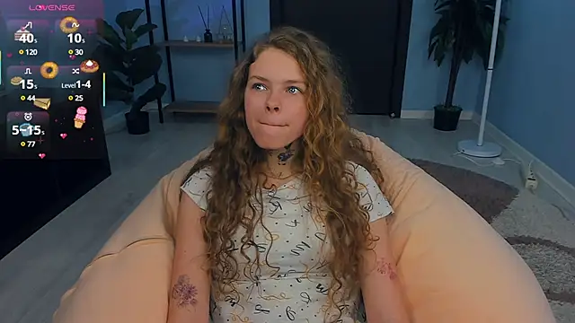 Snapshot of RayaNenlia chatting on March 2025 11:19:01 AM RayaNenlia online show from March 2025 11:19:01 AM