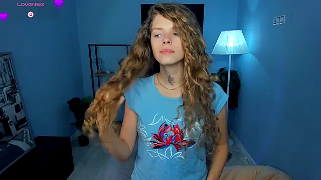 Snapshot of RayaNenlia chatting on October 2025 05:04:01 AM RayaNenlia online show from October 2025 05:04:01 AM