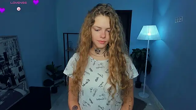 Snapshot of RayaNenlia chatting on October 2025 05:08:01 AM RayaNenlia online show from October 2025 05:08:01 AM