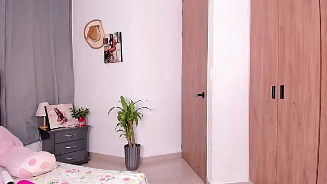 Snapshot of AfroditaRoy chatting on March 2026 12:05:01 AM AfroditaRoy online show from March 2026 12:05:01 AM