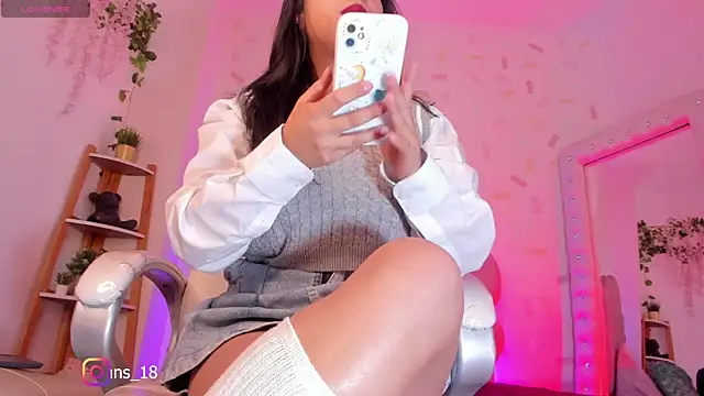 evelyn evans 1 online show from November 2025 03:18:02 AM